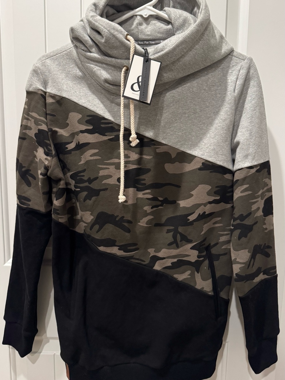 Ampersand Ave "Heart Throb" SingleHood Sweatshirt - Medium
